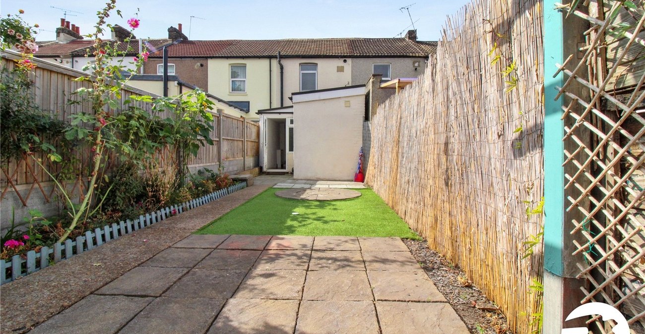 2 bedroom house to rent in Northfleet | Robinson Michael & Jackson