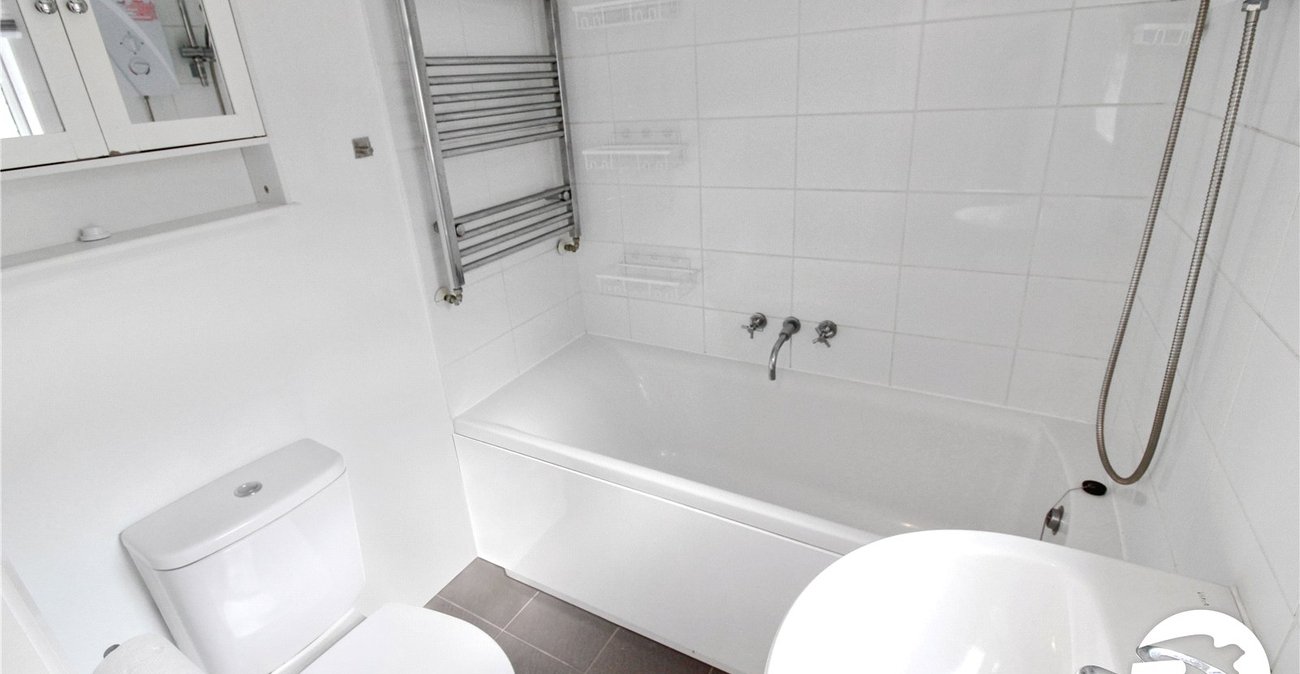 2 bedroom house to rent in Northfleet | Robinson Michael & Jackson