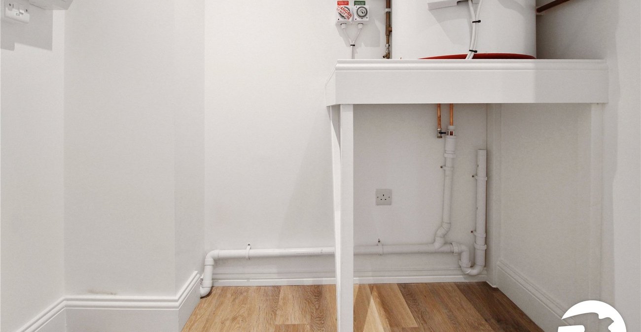 2 bedroom property to rent in Gravesend | Robinson Michael & Jackson