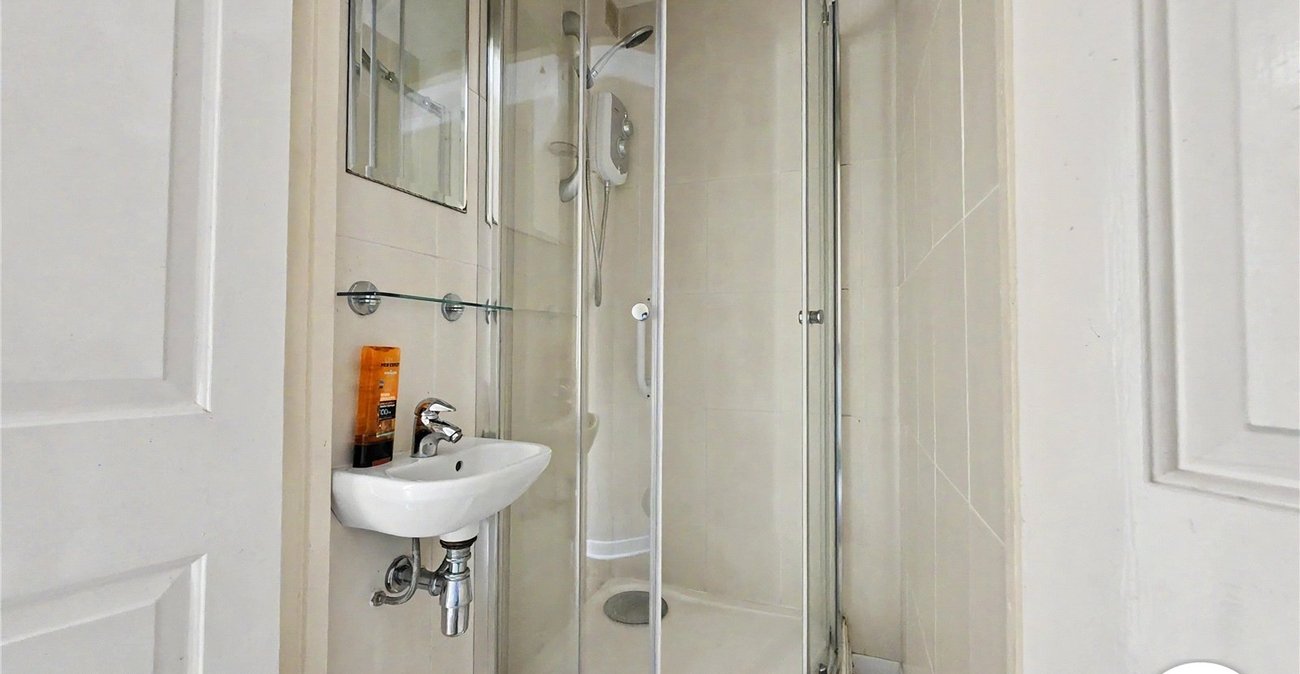 4 bedroom property to rent in London | Robinson Jackson