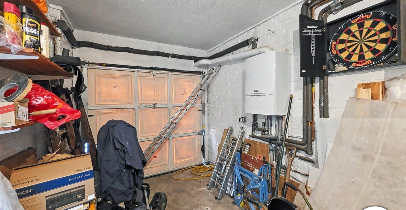 4 bedroom property to rent in London | Robinson Jackson