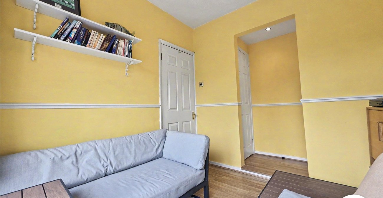 4 bedroom property to rent in London | Robinson Jackson