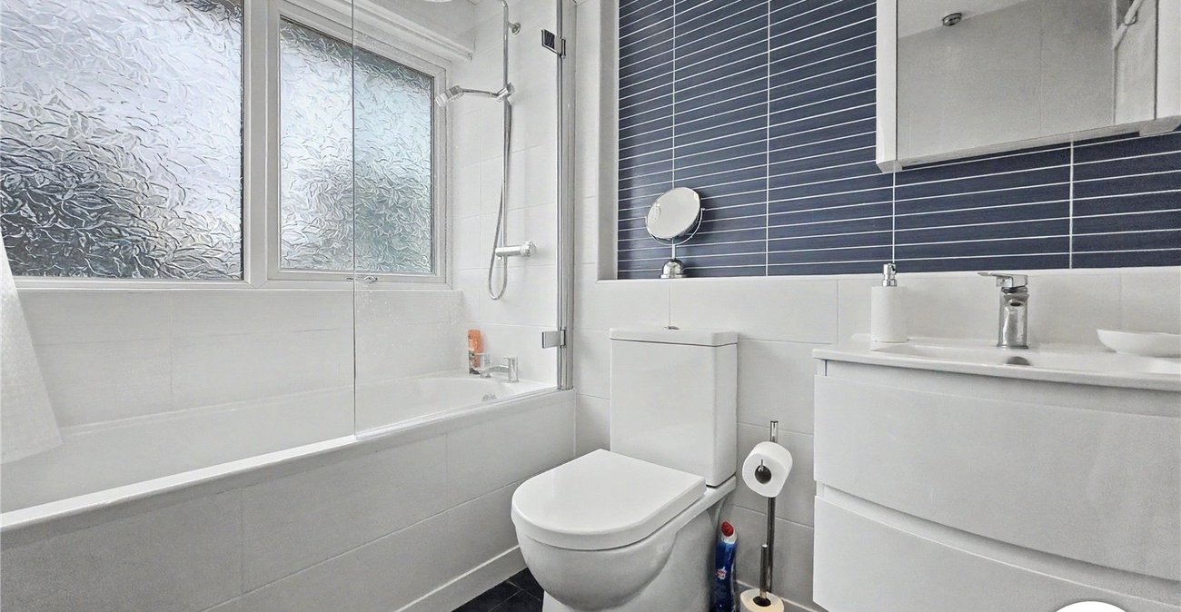 4 bedroom property to rent in London | Robinson Jackson