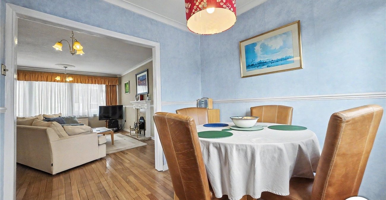 4 bedroom property to rent in London | Robinson Jackson