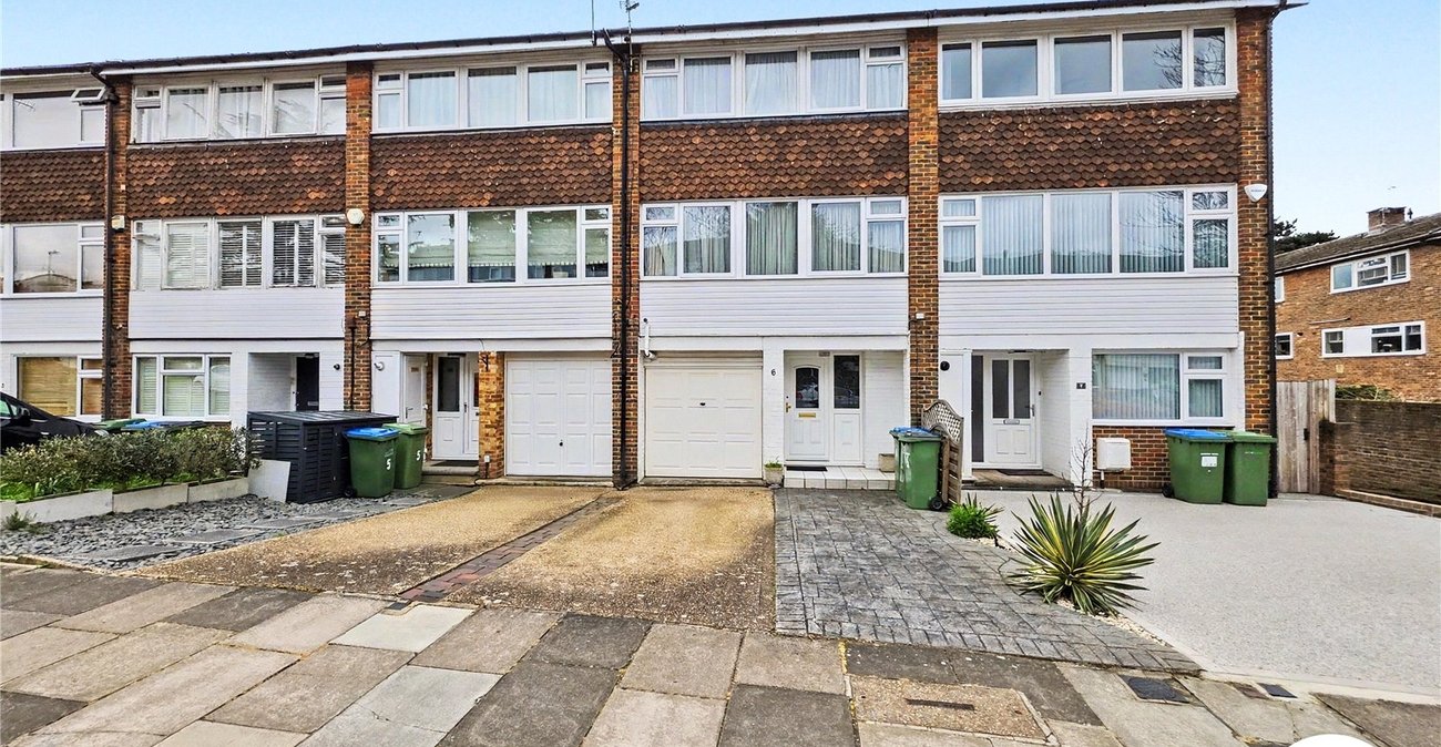 4 bedroom property to rent in London | Robinson Jackson