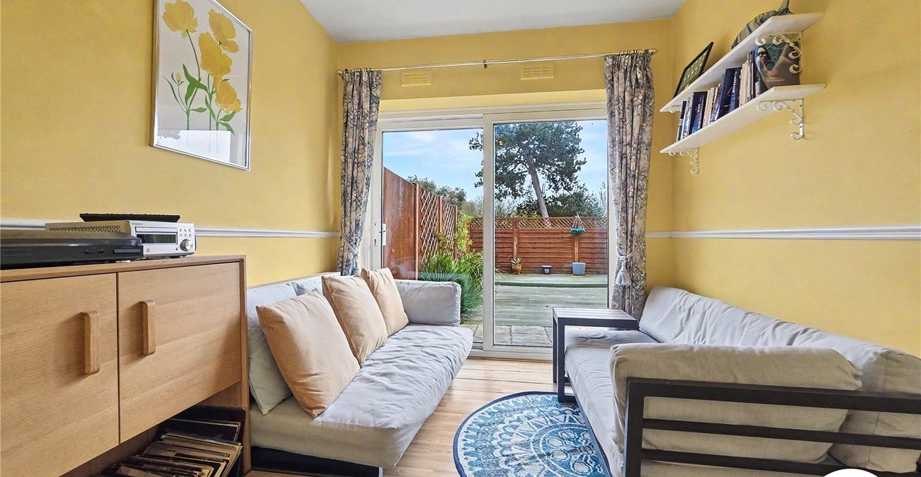 4 bedroom property to rent in London | Robinson Jackson