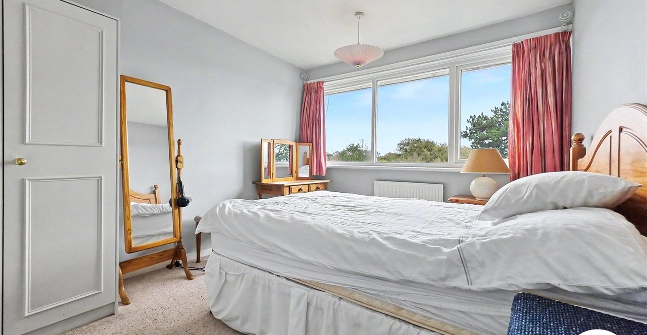 4 bedroom property to rent in London | Robinson Jackson