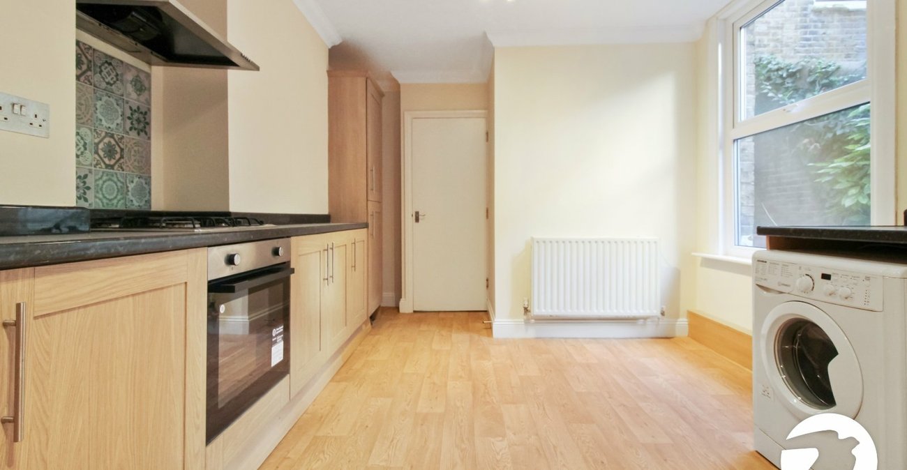 2 bedroom property to rent in London | Robinson Jackson