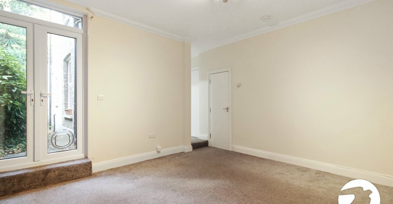 2 bedroom property to rent in London | Robinson Jackson