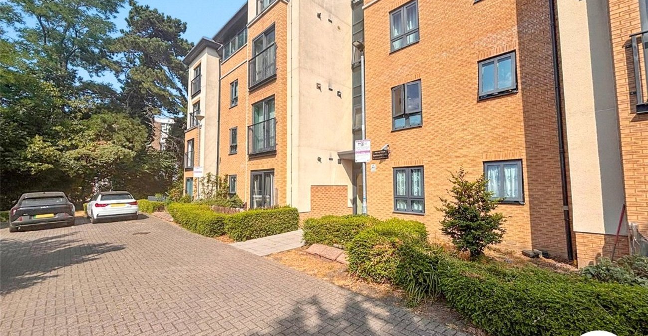 2 bedroom property to rent in South Croydon | Robinson Jackson
