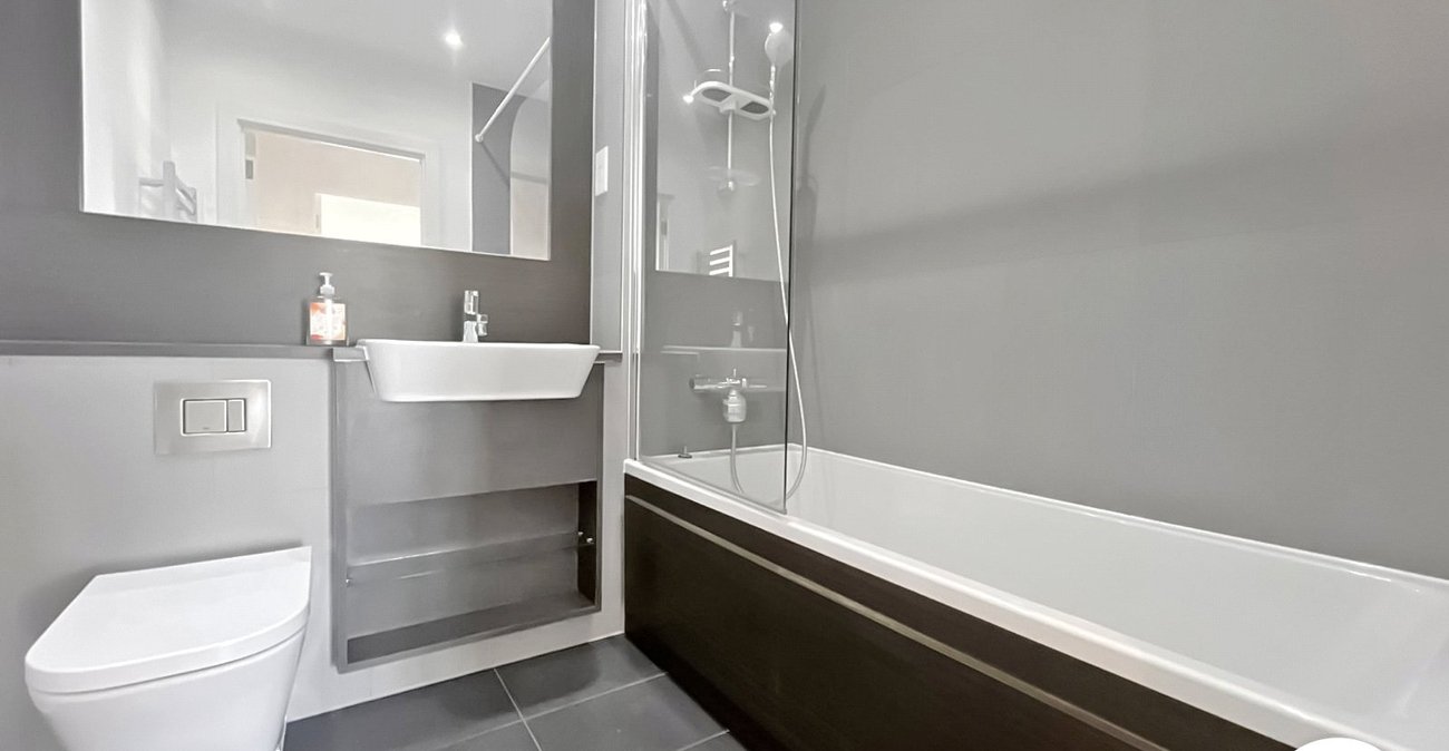 2 bedroom property to rent in Gillingham | Robinson Michael & Jackson
