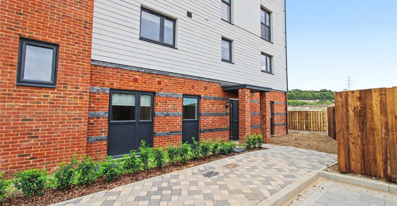 2 bedroom property to rent in Alkerden | Robinson Michael & Jackson