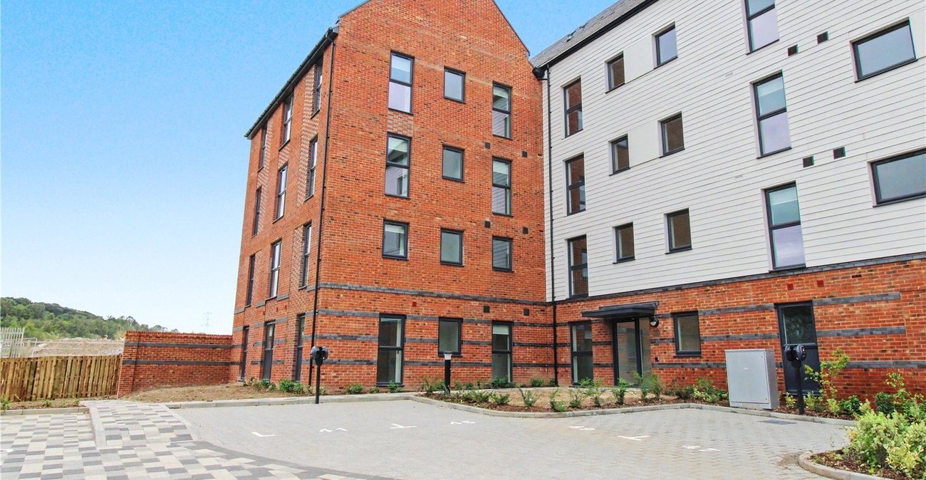 2 bedroom property to rent in Alkerden | Robinson Michael & Jackson