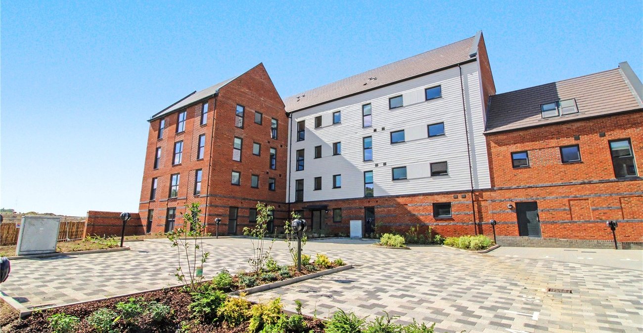 2 bedroom property to rent in Alkerden | Robinson Michael & Jackson