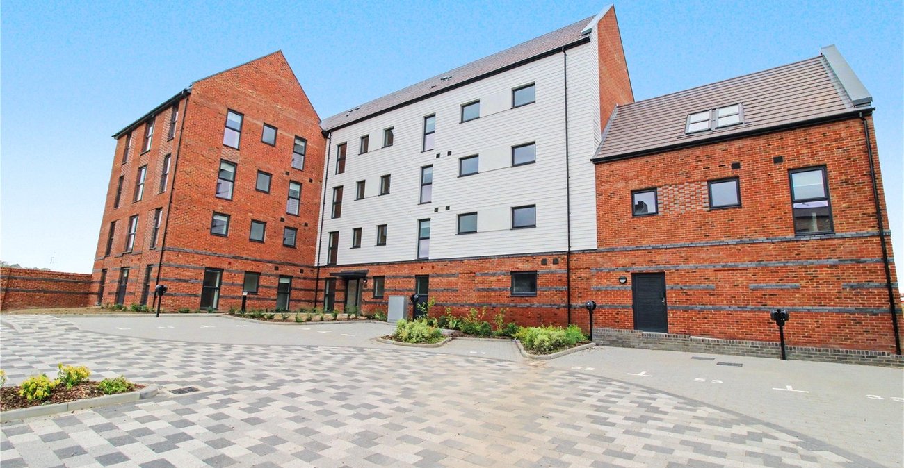 2 bedroom property to rent in Alkerden | Robinson Michael & Jackson