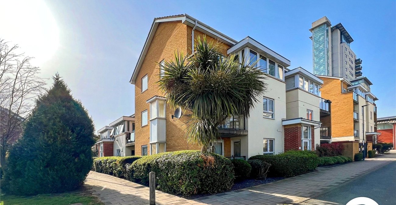 2 bedroom property to rent in Thamesmead | 