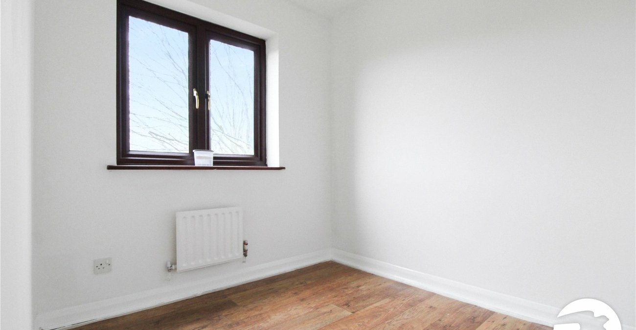 2 bedroom house to rent in Greenhithe | Robinson Michael & Jackson