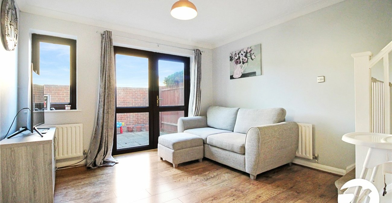 2 bedroom house to rent in Greenhithe | Robinson Michael & Jackson
