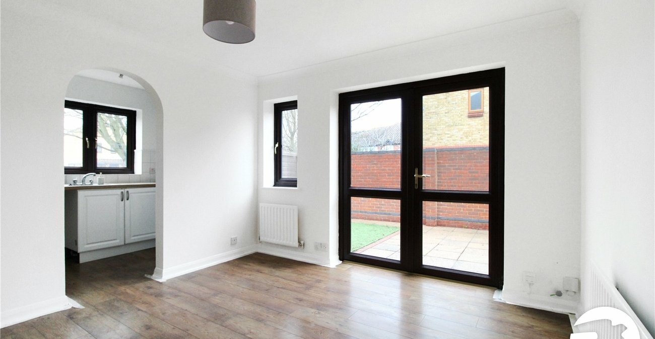 2 bedroom house to rent in Greenhithe | Robinson Michael & Jackson