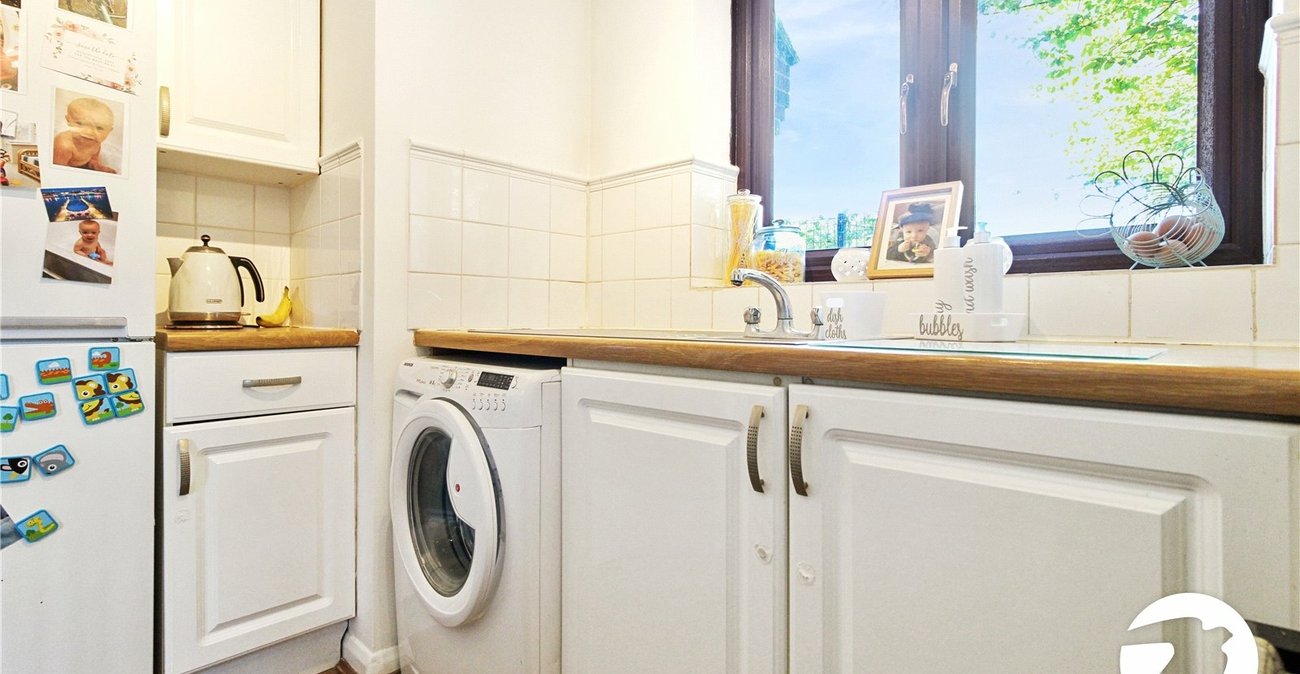 2 bedroom house to rent in Greenhithe | Robinson Michael & Jackson