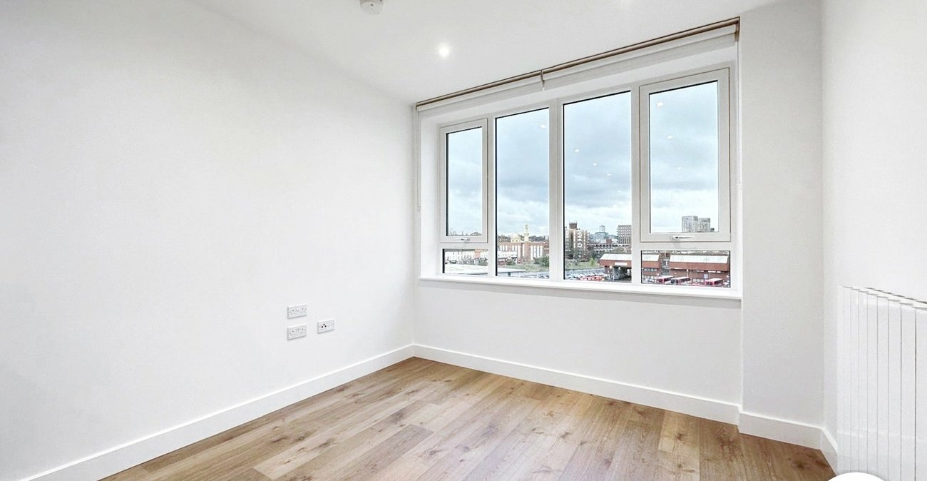 1 bedroom property to rent in Pettman Crescent | 
