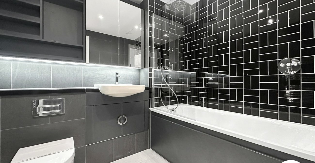 1 bedroom property to rent in Pettman Crescent | 