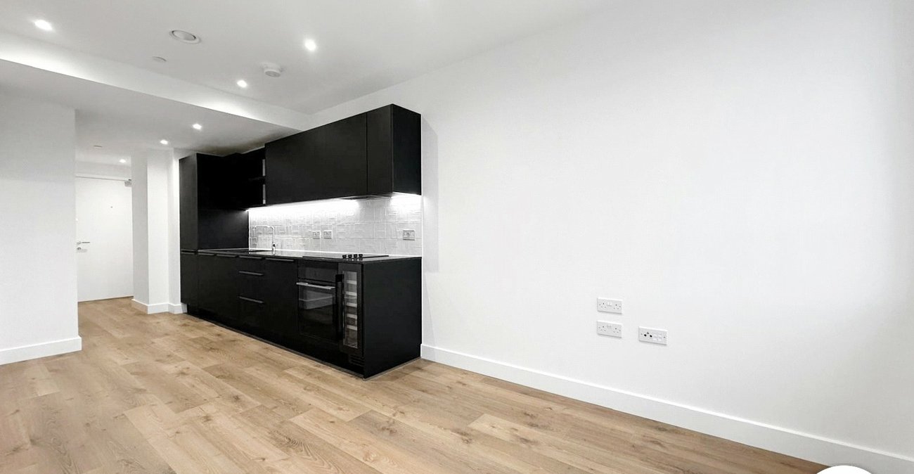 1 bedroom property to rent in Pettman Crescent | 