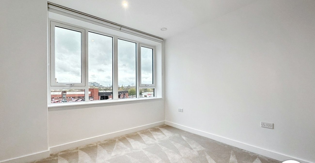1 bedroom property to rent in Pettman Crescent | 