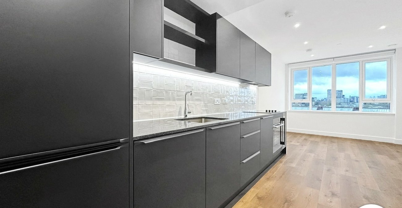 1 bedroom property to rent in Pettman Crescent | 