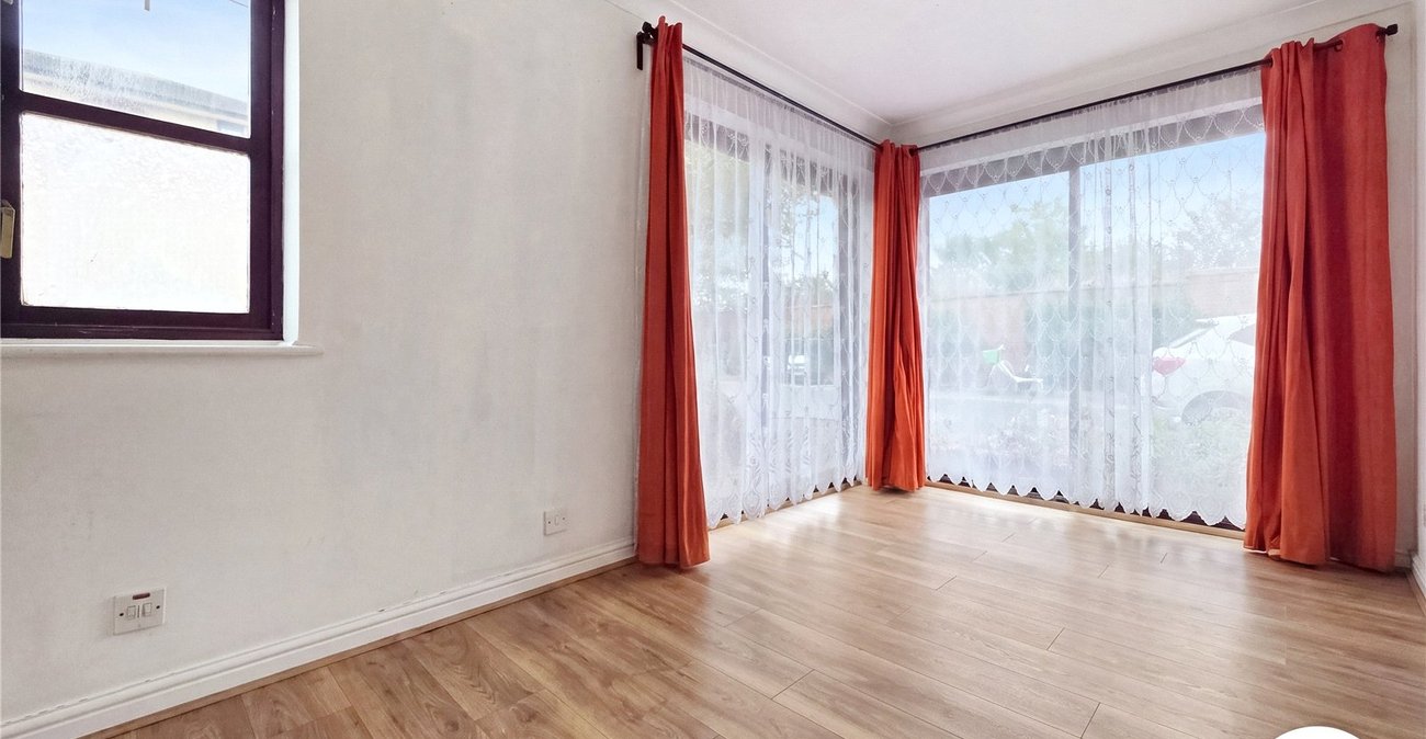 2 bedroom property to rent in London | Robinson Jackson