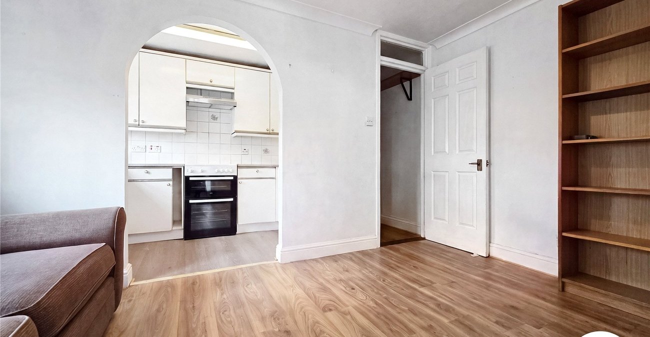2 bedroom property to rent in London | Robinson Jackson