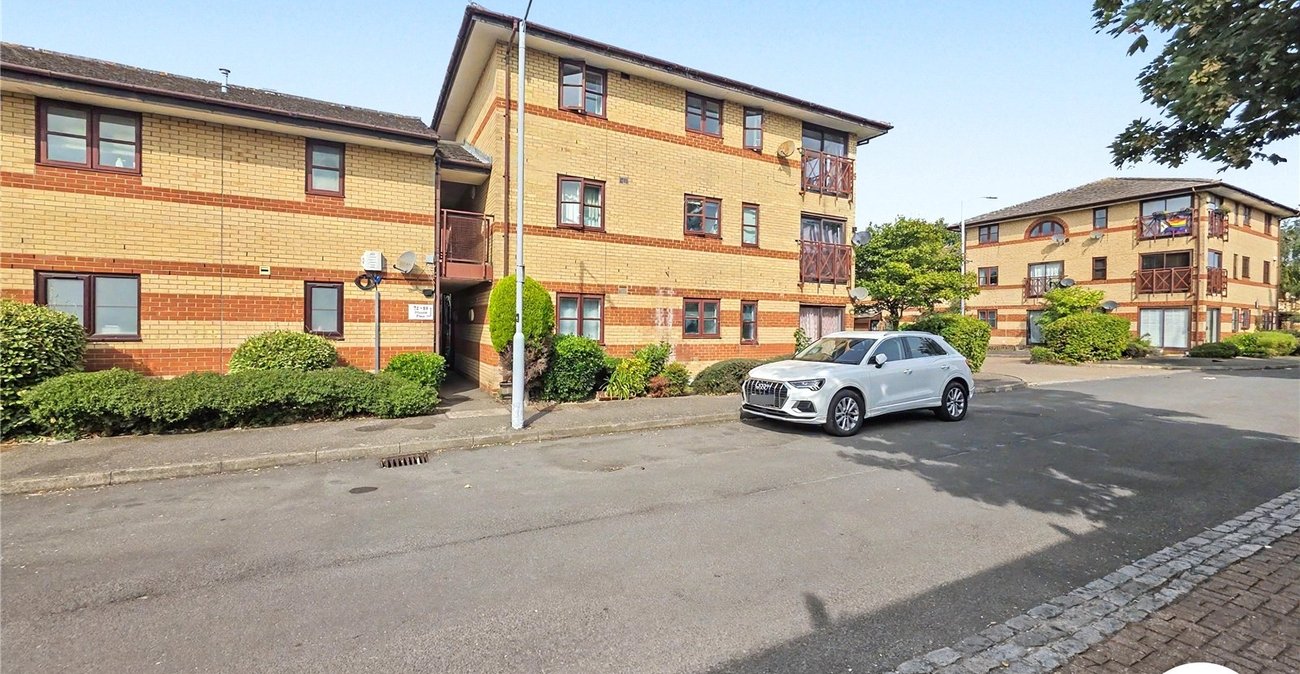 2 bedroom property to rent in London | Robinson Jackson