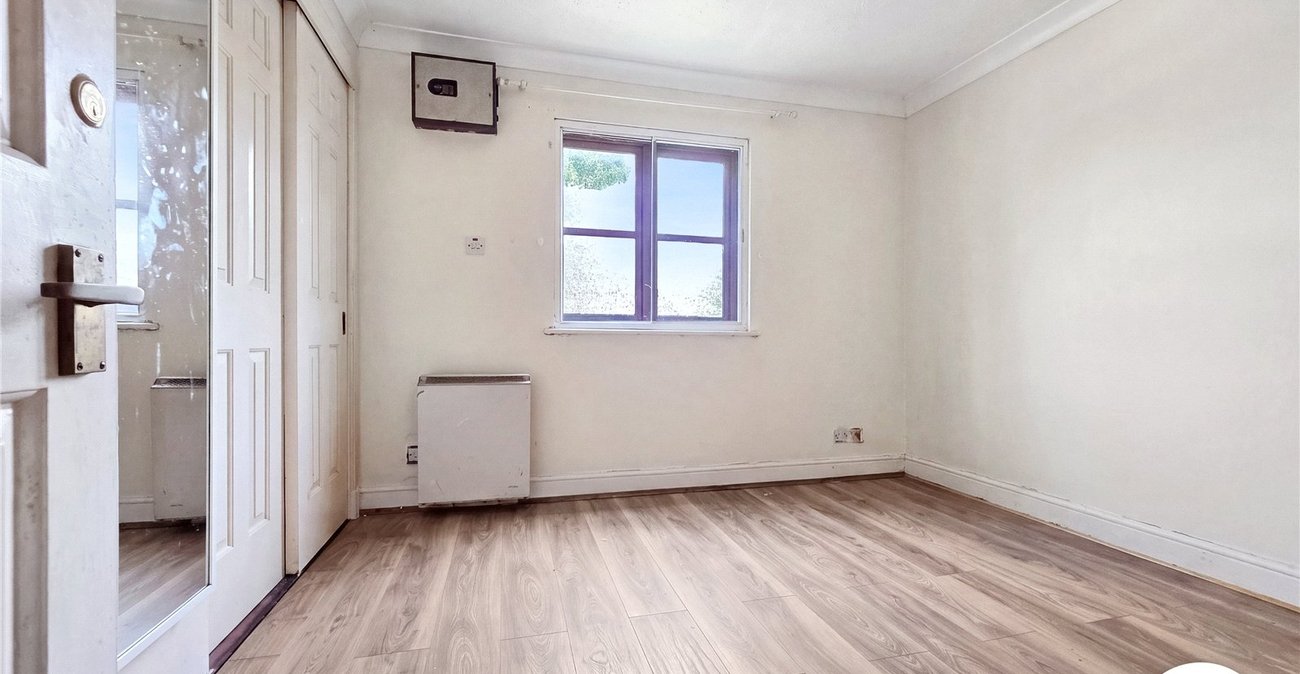 2 bedroom property to rent in London | Robinson Jackson