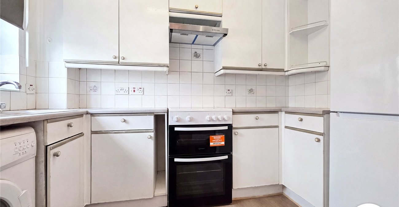 2 bedroom property to rent in London | Robinson Jackson