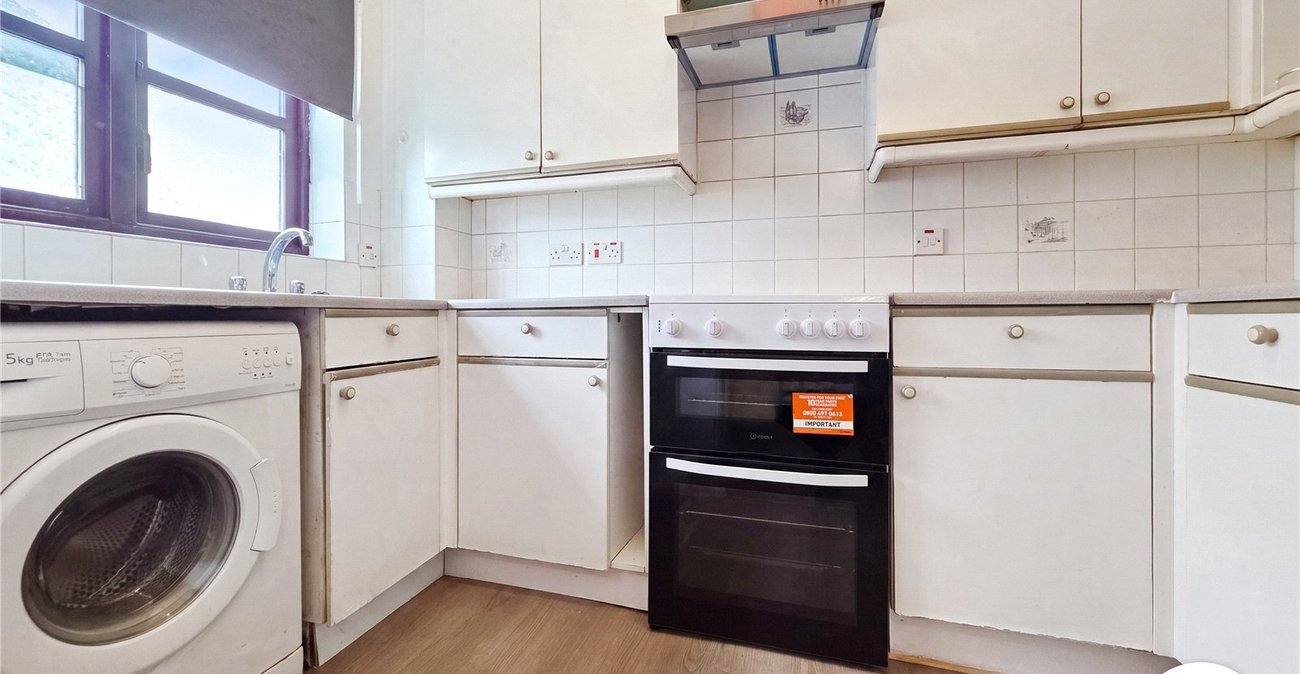 2 bedroom property to rent in London | Robinson Jackson