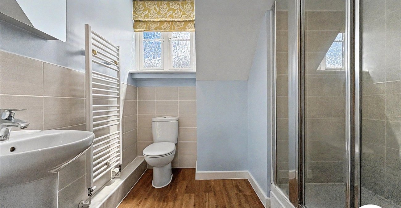 4 bedroom house to rent in Wainscott | Robinson Michael & Jackson