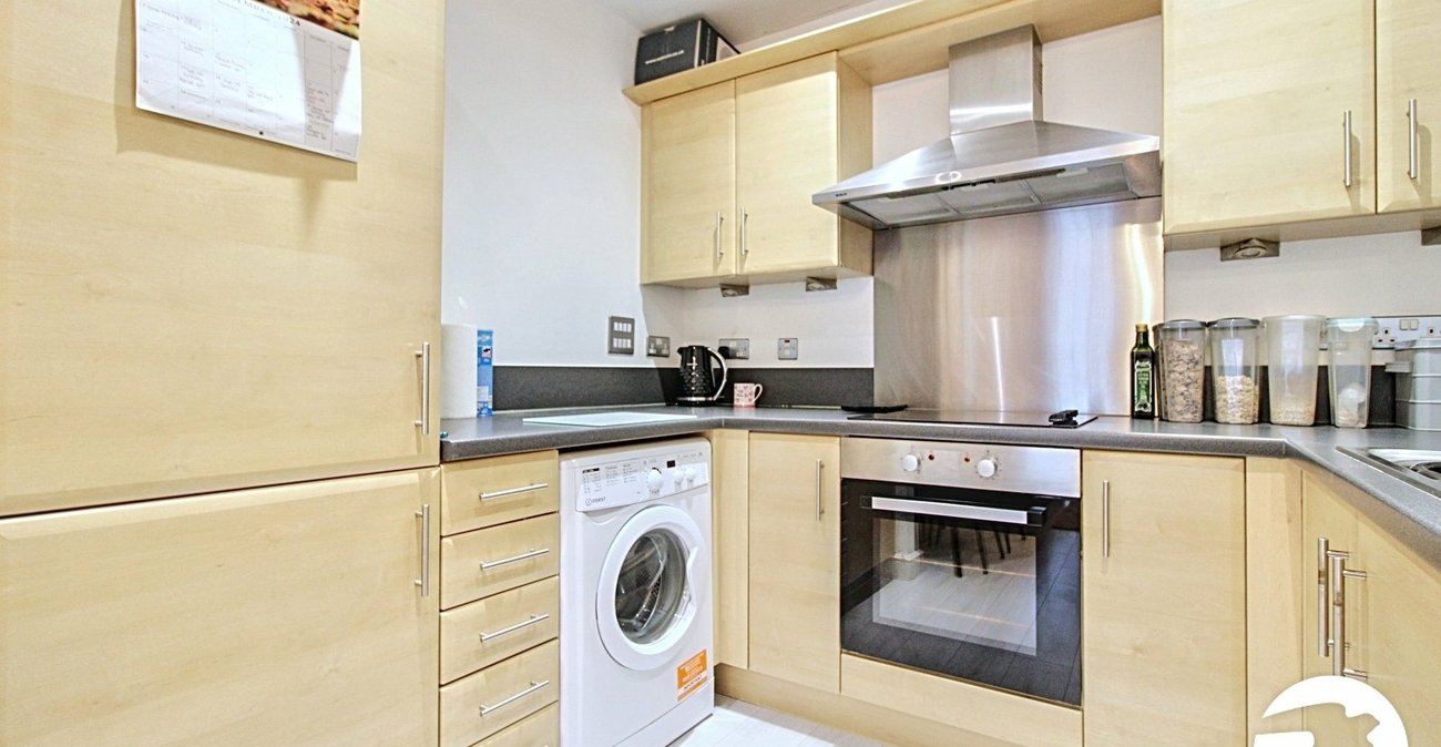 2 bedroom property to rent in Greenhithe | Robinson Michael & Jackson