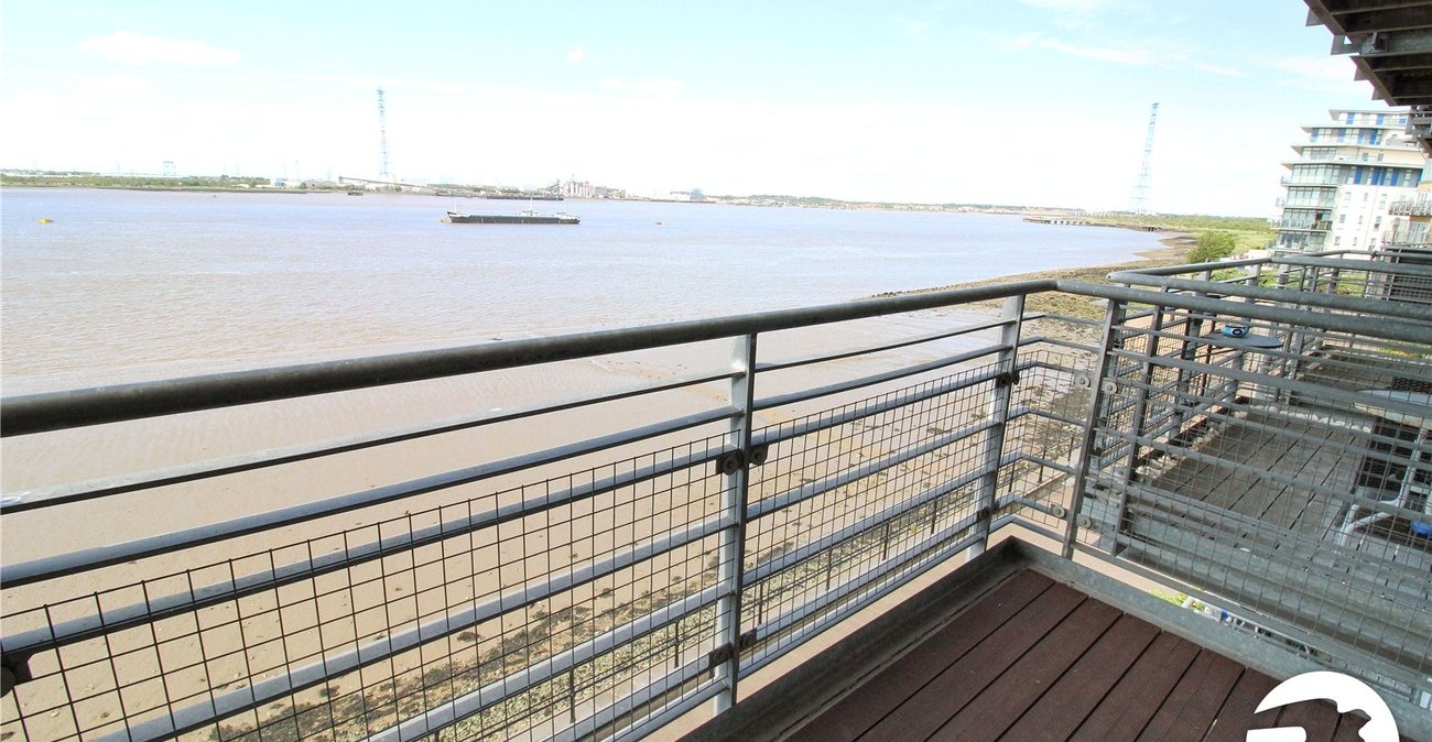 2 bedroom property to rent in Greenhithe | Robinson Michael & Jackson