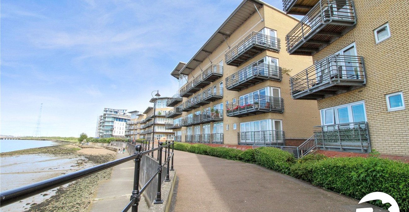 2 bedroom property to rent in Greenhithe | Robinson Michael & Jackson