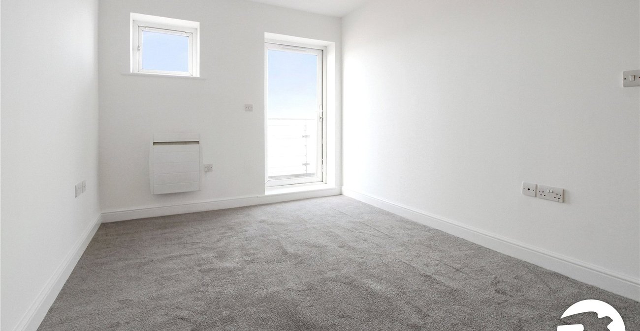 2 bedroom property to rent in Greenhithe | Robinson Michael & Jackson