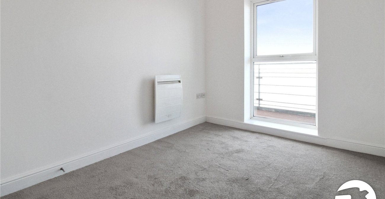 2 bedroom property to rent in Greenhithe | Robinson Michael & Jackson