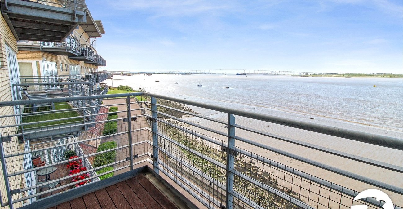 2 bedroom property to rent in Greenhithe | Robinson Michael & Jackson