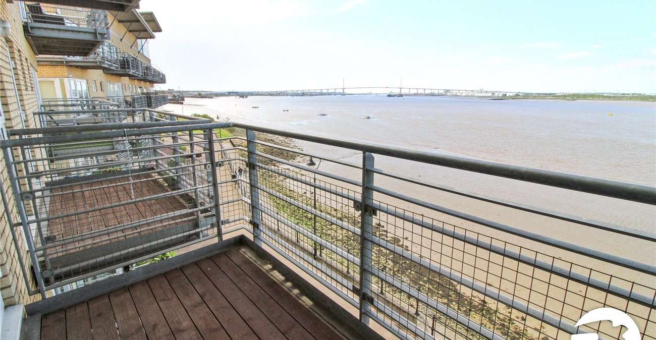 2 bedroom property to rent in Greenhithe | Robinson Michael & Jackson