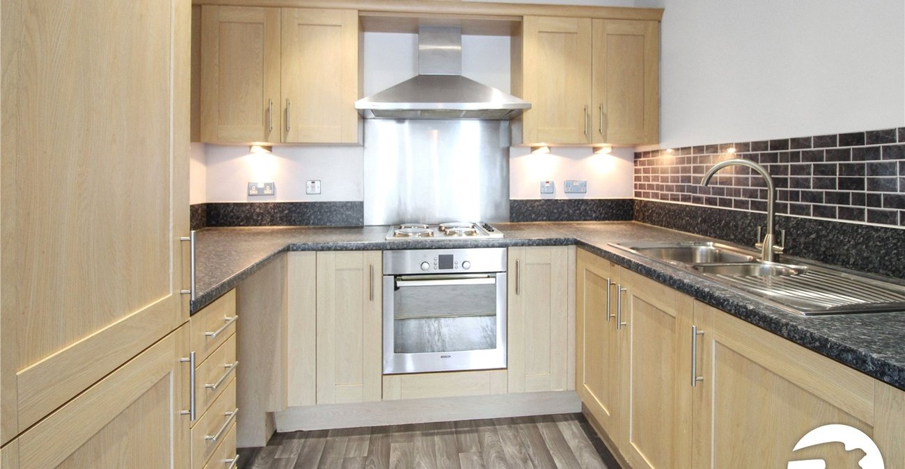 2 bedroom property to rent in Greenhithe | Robinson Michael & Jackson