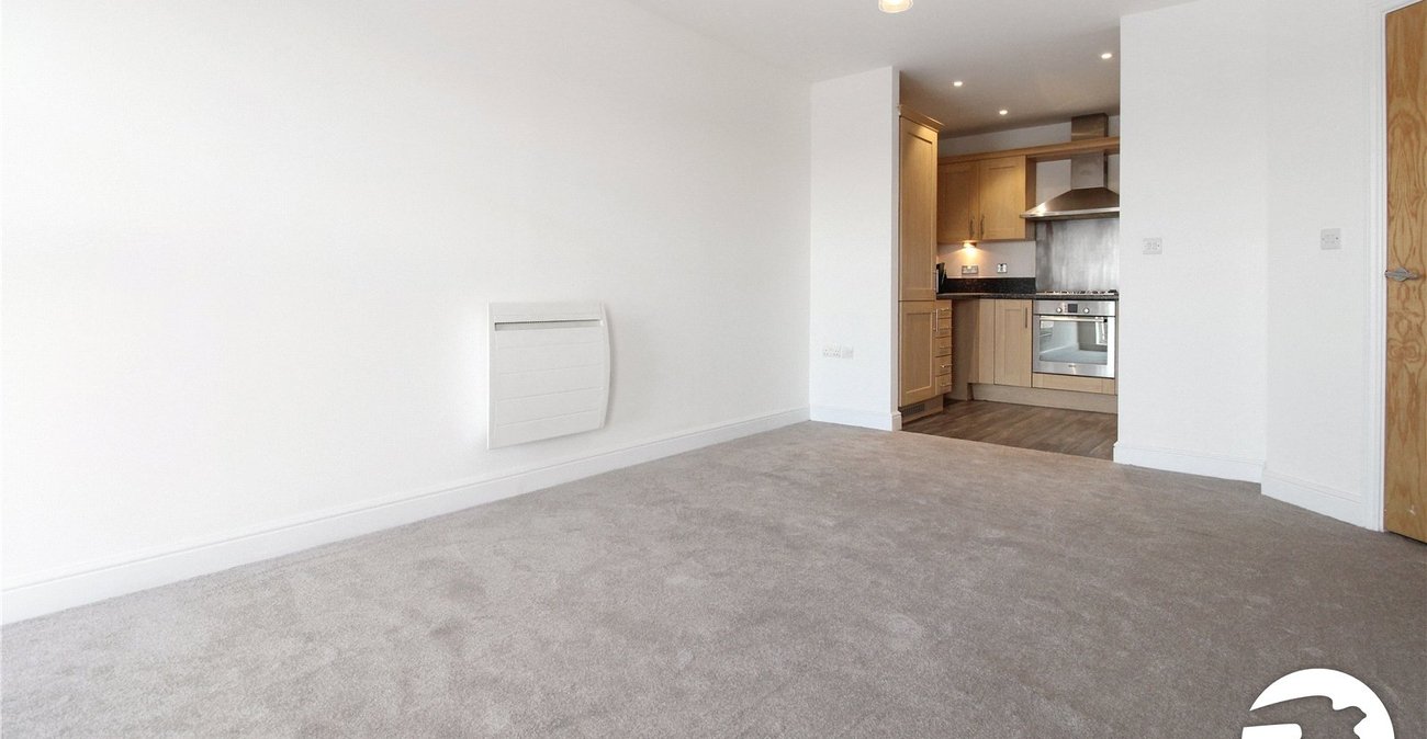 2 bedroom property to rent in Greenhithe | Robinson Michael & Jackson