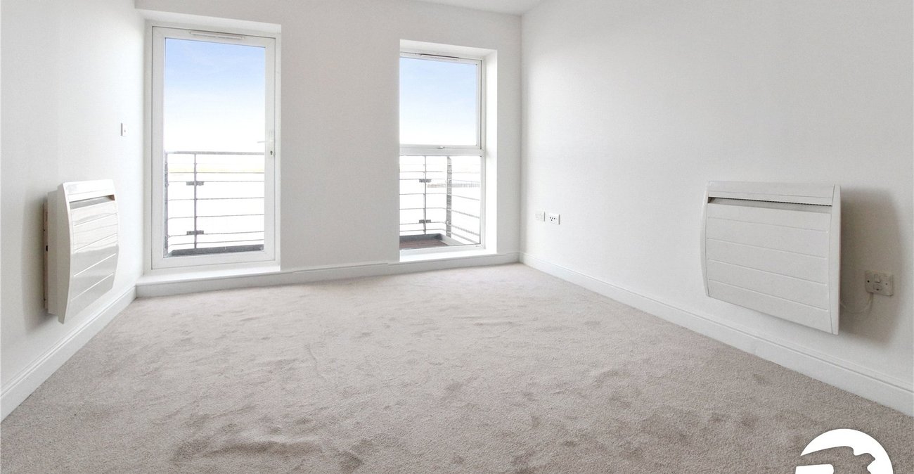 2 bedroom property to rent in Greenhithe | Robinson Michael & Jackson