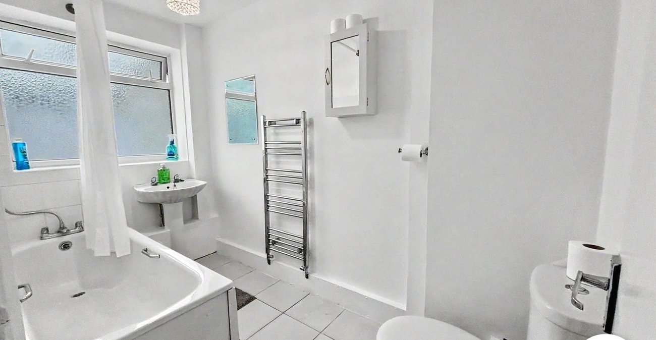 3 bedroom house to rent in Dartford | Robinson Jackson