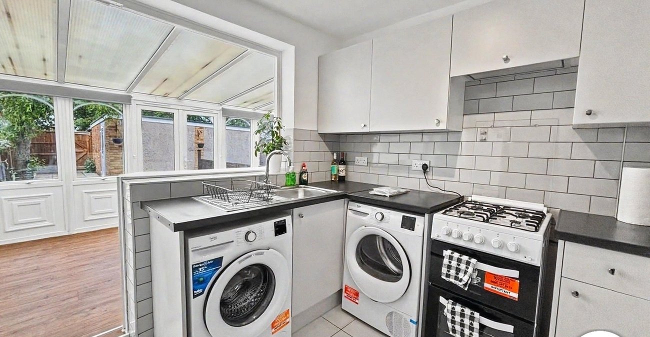 3 bedroom house to rent in Dartford | Robinson Jackson