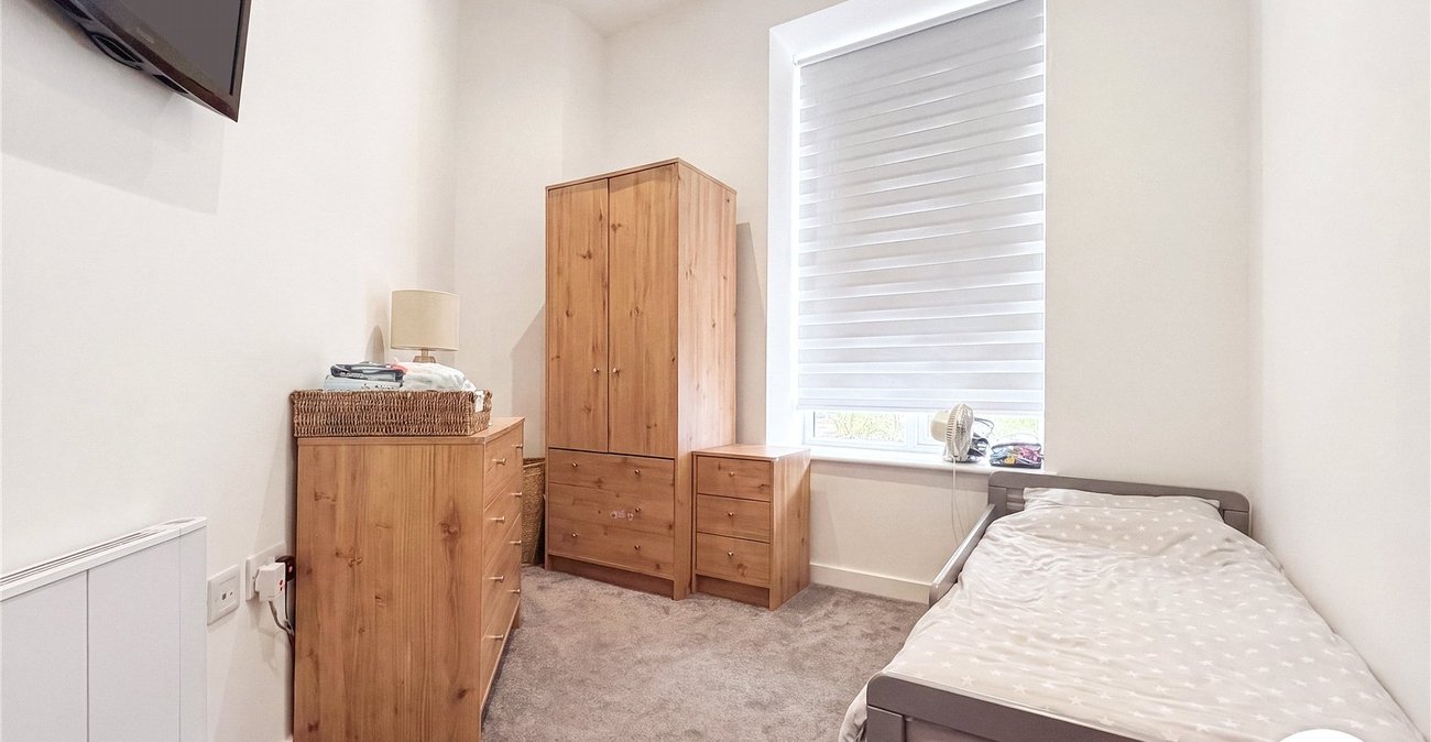 2 bedroom property to rent in Chatham Maritime | Robinson Michael & Jackson