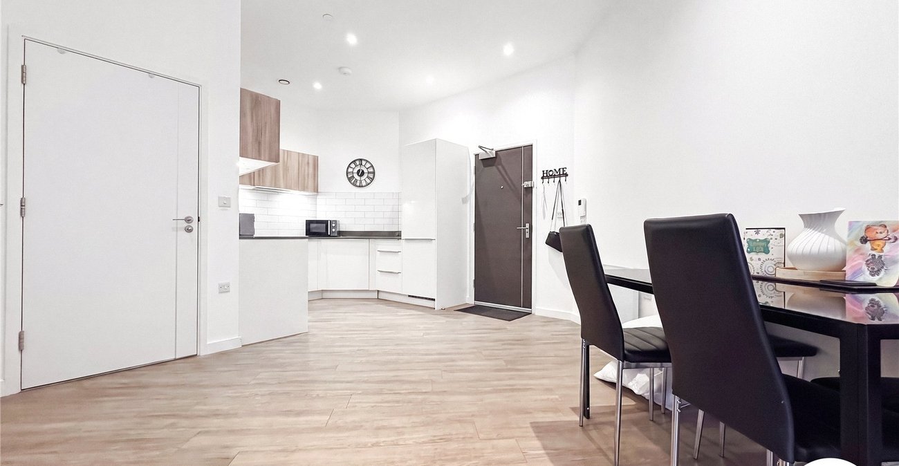 2 bedroom property to rent in Chatham Maritime | Robinson Michael & Jackson